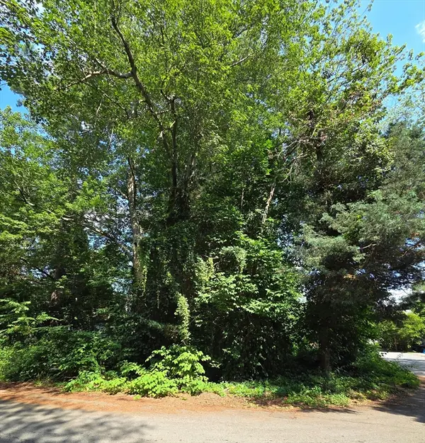 8 Island Rd, Norton, MA 02766