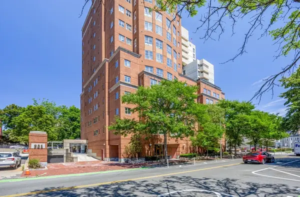 931 Massachusetts Ave #605, Cambridge, MA 02139