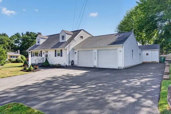 81 Juniper Dr, Norwood, MA 02062