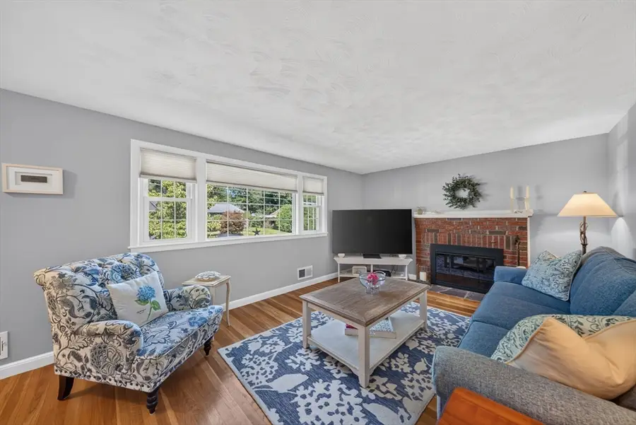 81 Juniper Dr, Norwood, MA 02062 - #3
