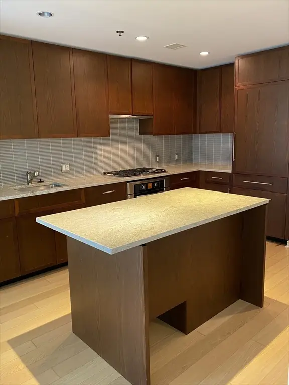 580 Washington St #604, Boston, MA 02111