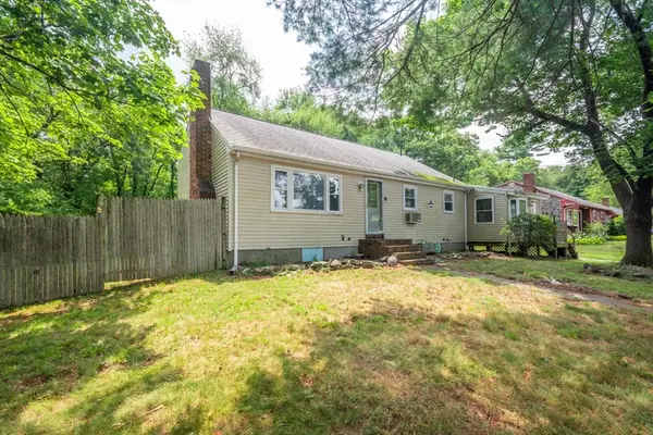 81 Border Rd, Holbrook, MA 02343