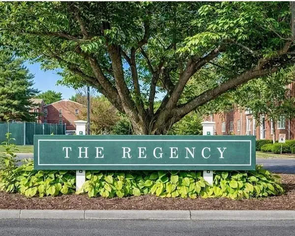164 Regency Park Dr #164, Agawam, MA 01001