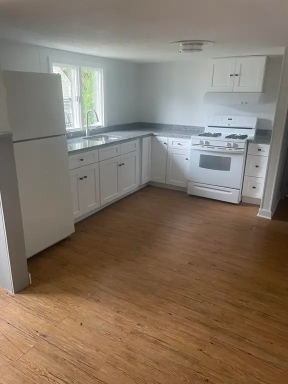 6 Eddy St, Fairhaven, MA 02719 - #3