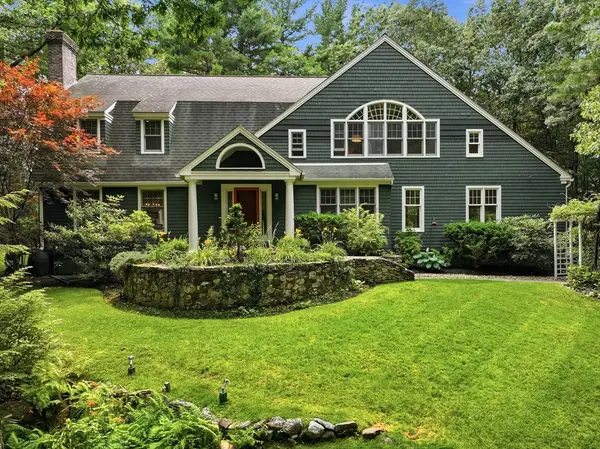 18 Village Green Ln, Holden, MA 01520
