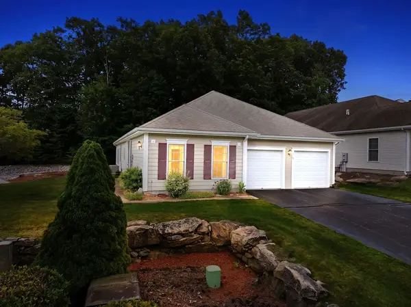 12 Summerfield Dr #12, Uxbridge, MA 01569