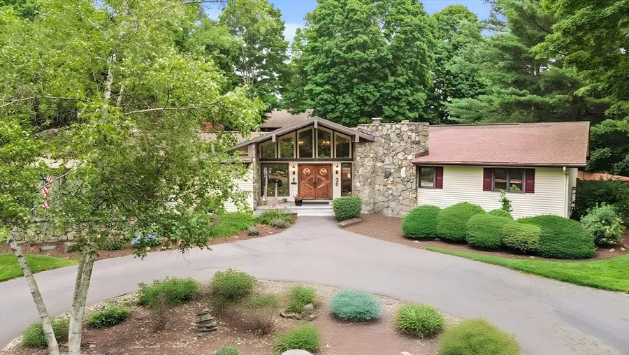 30 Dicsal Ln, Holyoke, MA 01040 - #2