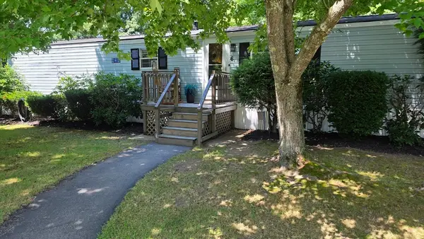 6 Saturn Ln, Nashua, NH 03062