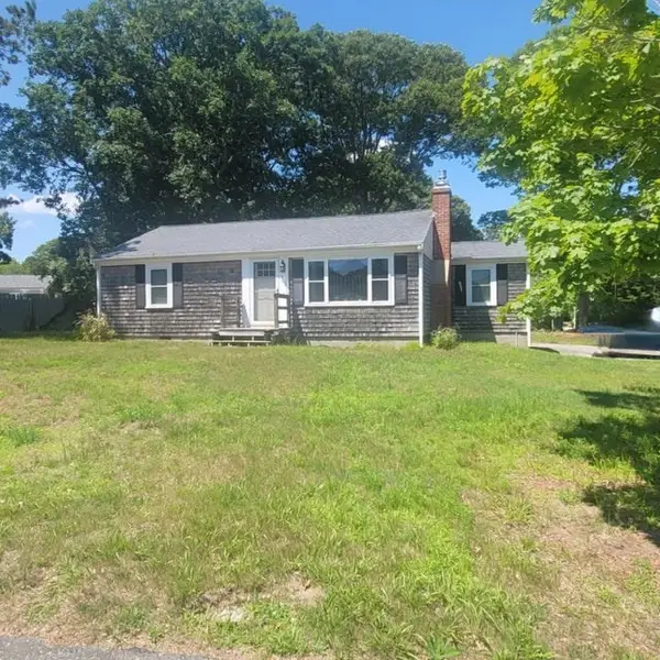 32 Chadwick Ave, Barnstable, MA 02601