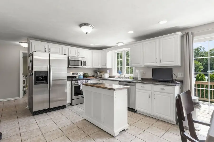 413 Huttleston Ave, Fairhaven, MA 02719 - #2
