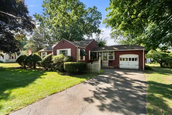69 Mohawk Dr, Springfield, MA 01129
