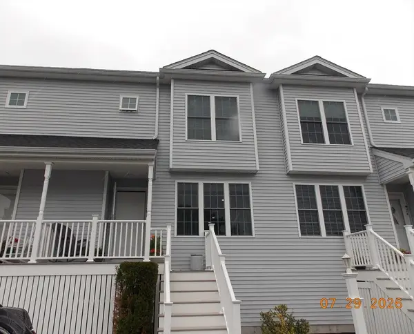 1 Paradise Ln #J3, Whitman, MA 02382