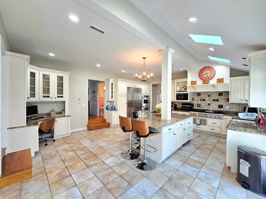 259 Salisbury St, Holden, MA 01520 - #3