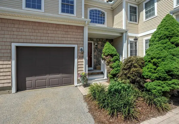 309 Hampton Way #309, Abington, MA 02351