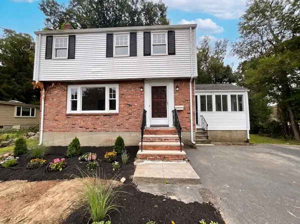 48 Woodlawn St, Randolph, MA 02368