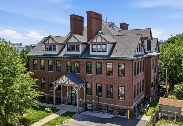 220 Spencer Ave #104, Chelsea, MA 02150