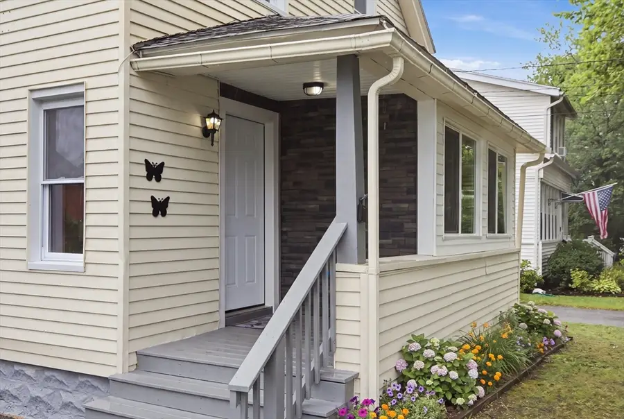 32 Sargon St, Springfield, MA 01104 - #3
