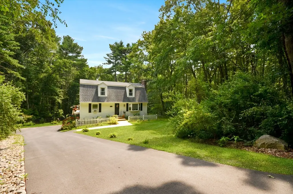 57 Quaker St, Northbridge, MA 01534 - #1