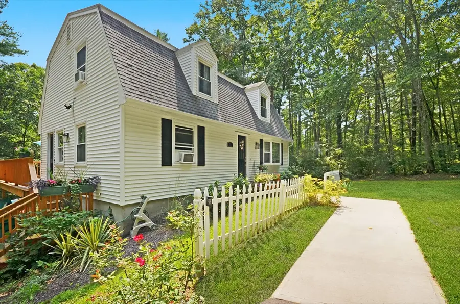 57 Quaker St, Northbridge, MA 01534 - #2