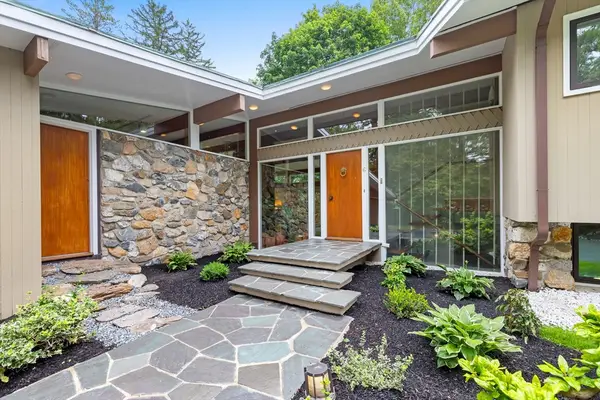 6 Porter Rd, Andover, MA 01810