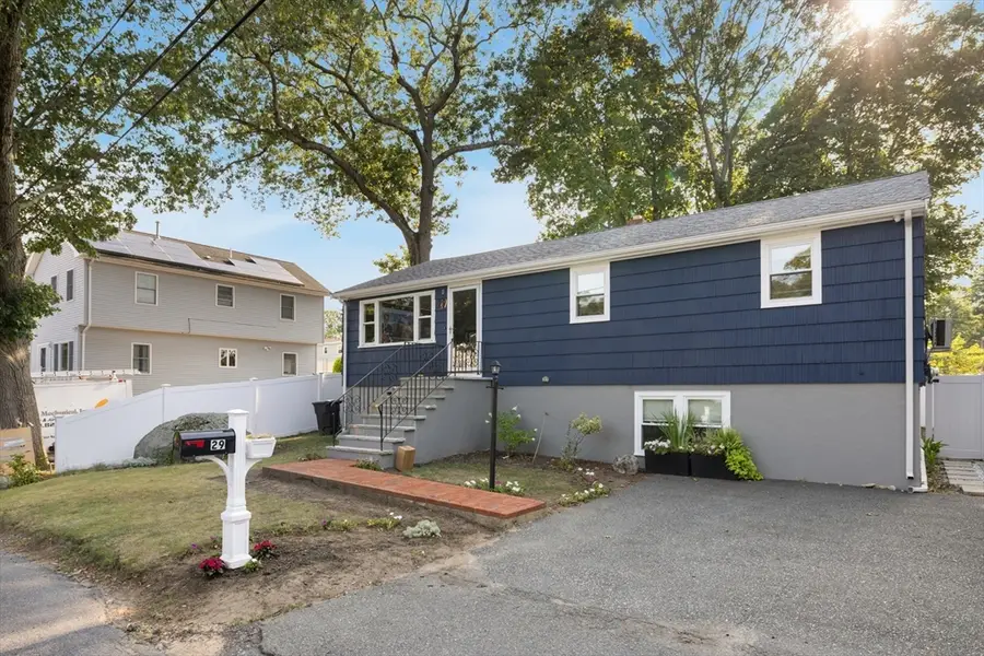 29 Clinton Ave, Saugus, MA 01906 - #3