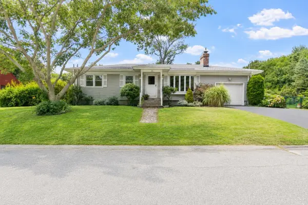 55 Evans St, Somerset, MA 02726