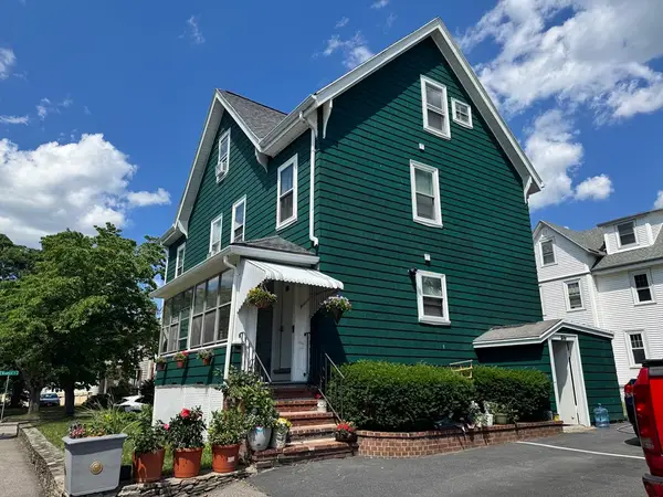 16 Bradford St, Taunton, MA 02780