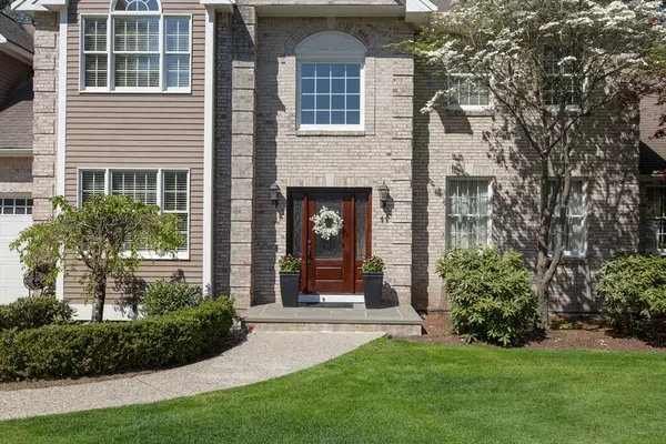 11 Bridle Dr, Lincoln, RI 02865