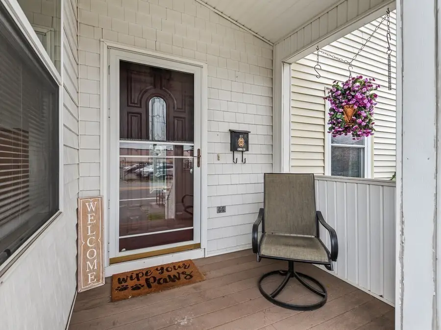 27 Elm Hill Ave, Leominster, MA 01453 - #3