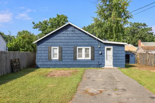 94 Upland St, Springfield, MA 01104