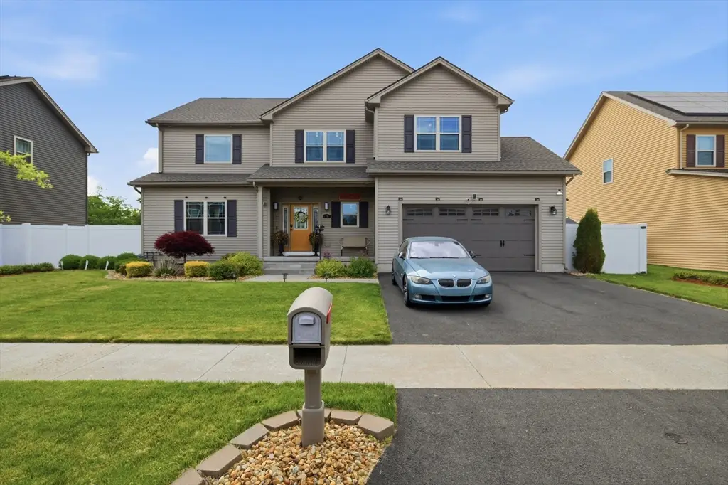 11 Elaine Cir, Springfield, MA 01109 - #1