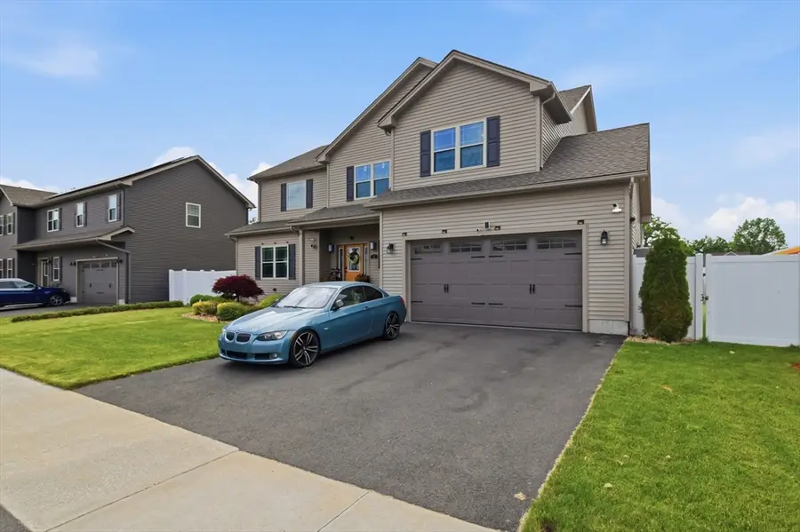 11 Elaine Cir, Springfield, MA 01109 - #2