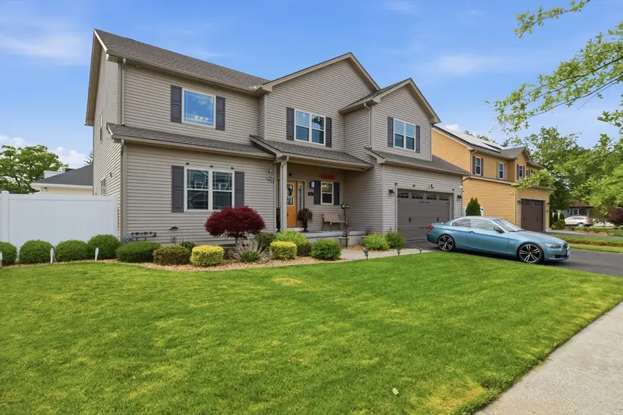 11 Elaine Cir, Springfield, MA 01109 - #3