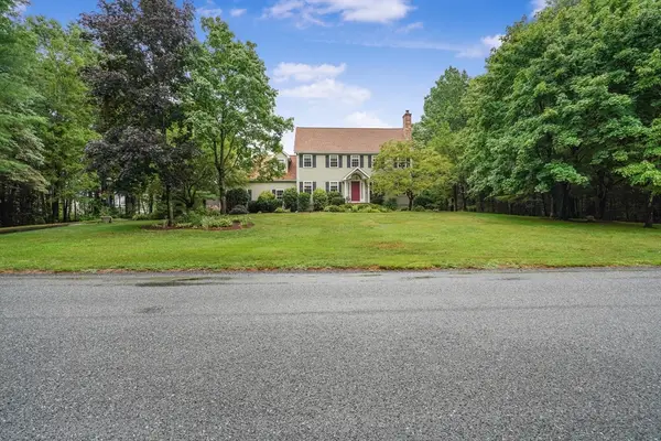 20 King Phillip Drive, Rehoboth, MA 02769