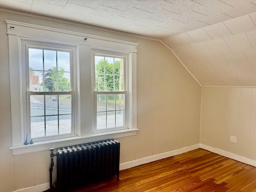 556 Brayton Ave, Somerset, MA 02726 - #3