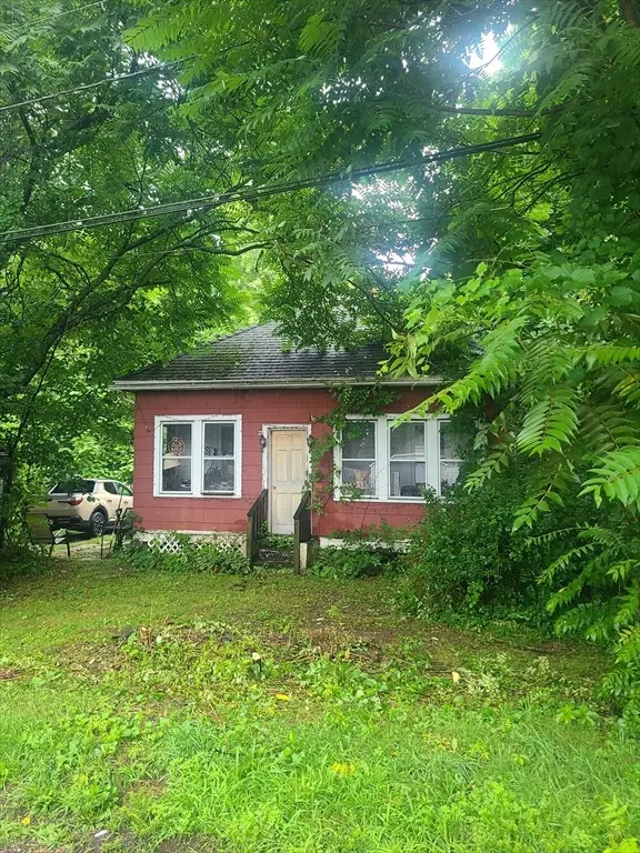 8 White St, Wilbraham, MA 01095 - #1