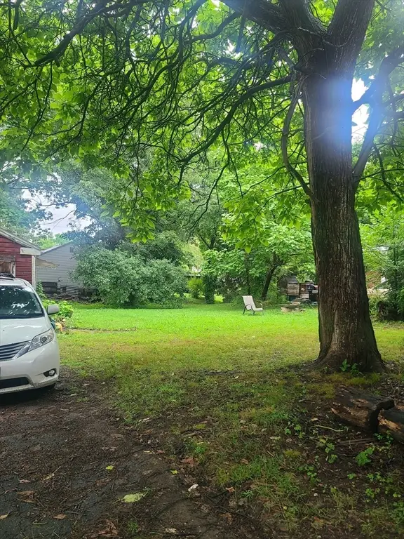 8 White St, Wilbraham, MA 01095 - #3