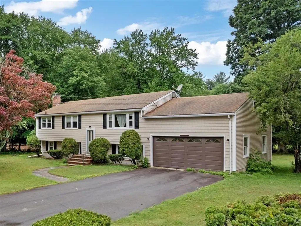 17 Brewster Dr, Bridgewater, MA 02324 - #1