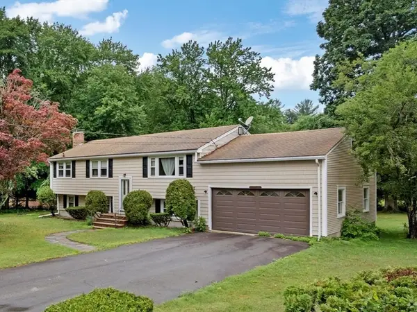 17 Brewster Dr, Bridgewater, MA 02324