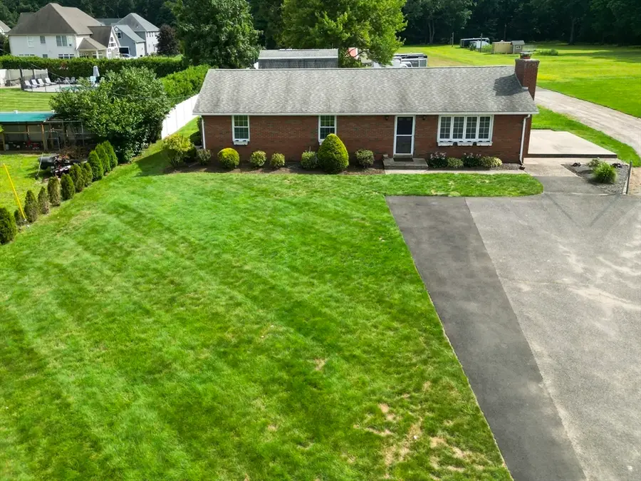 571 Mill St, Agawam Town, MA 01030 - #3