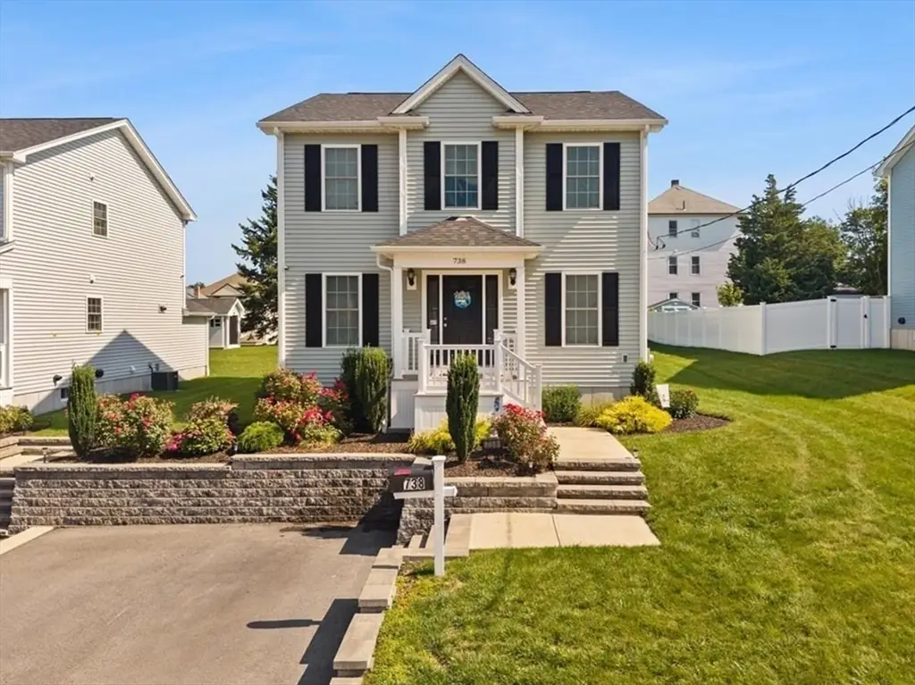 738 Hicks St, Fall River, MA 02724 - #1