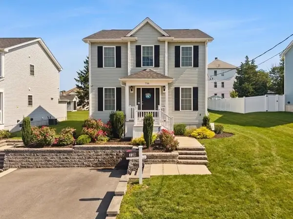 738 Hicks St, Fall River, MA 02724