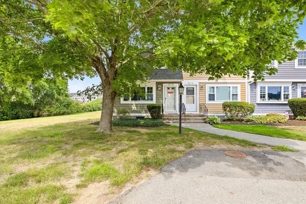 12 Lydon Ln #C2, Halifax, MA 02338