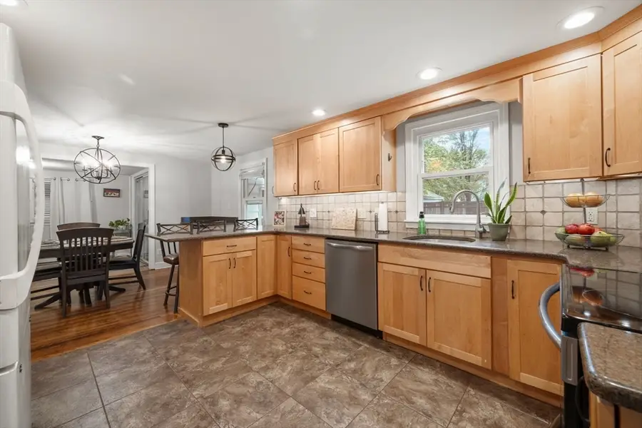212 Emerson St, Springfield, MA 01118 - #2