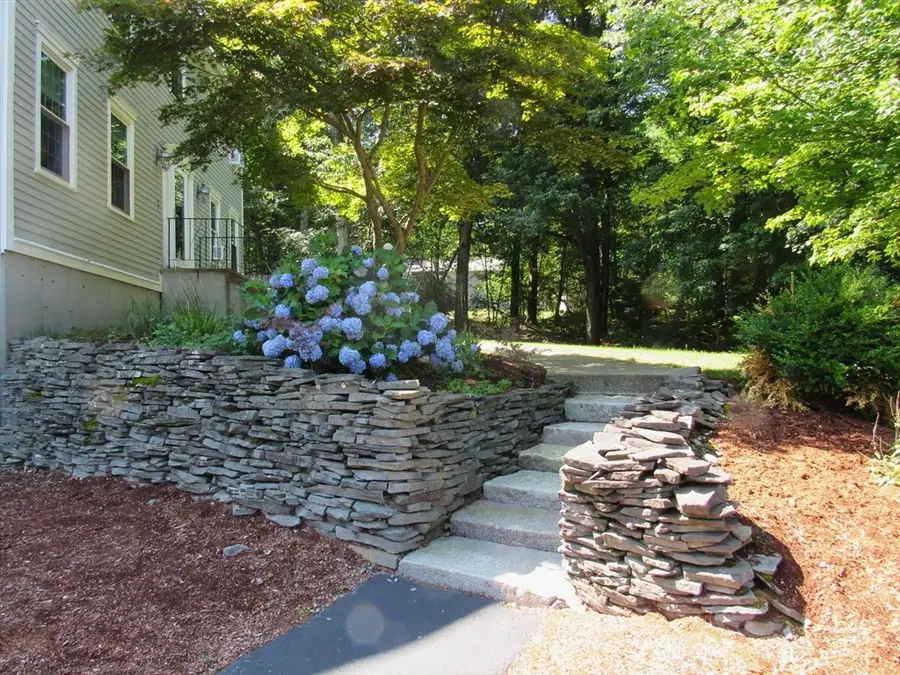 5 Strawberry Ln, Billerica, MA 01821 - #2