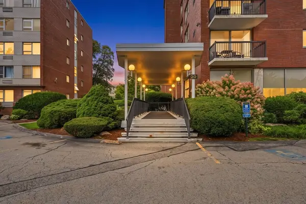 20 Hammond Pond Pkwy #506, Newton, MA 02467