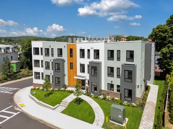 34 Oak Street #101, Boston, MA 02136