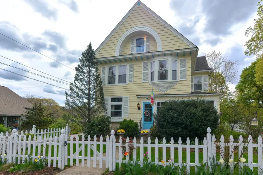 24 Main St, Upton, MA 01568 - #2