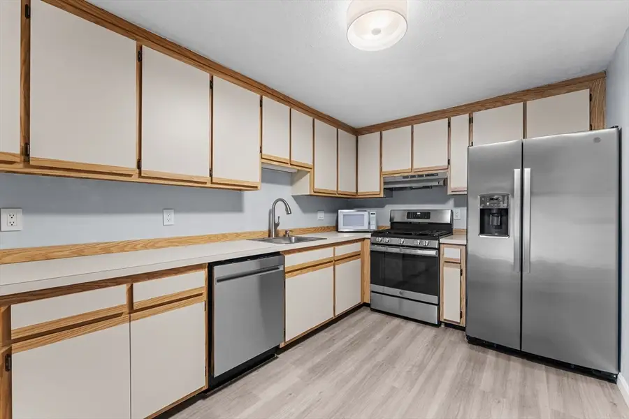 100 Cass Ave #A6, Dracut, MA 01826 - #3