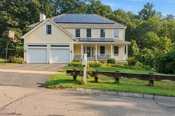 21 Olde Taverne Ln, Amesbury, MA 01913